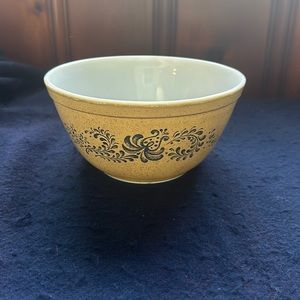 Vintage Pyrex Homestead mixing bowl size 402